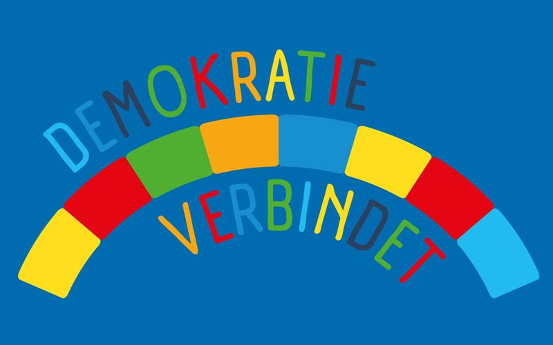 Logo des Demokratiebudget. Es zeigt den Schriftzug "mach mit für deine Demokratie"