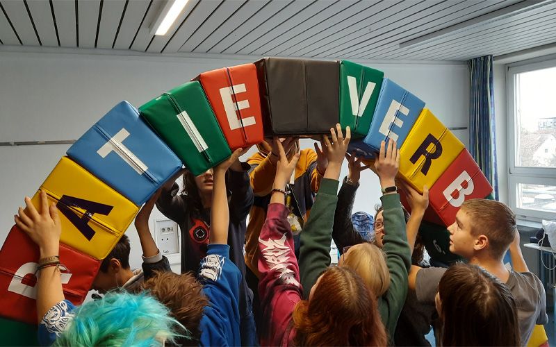 Logo des Demokratiebudget. Es zeigt den Schriftzug "mach mit für deine Demokratie"